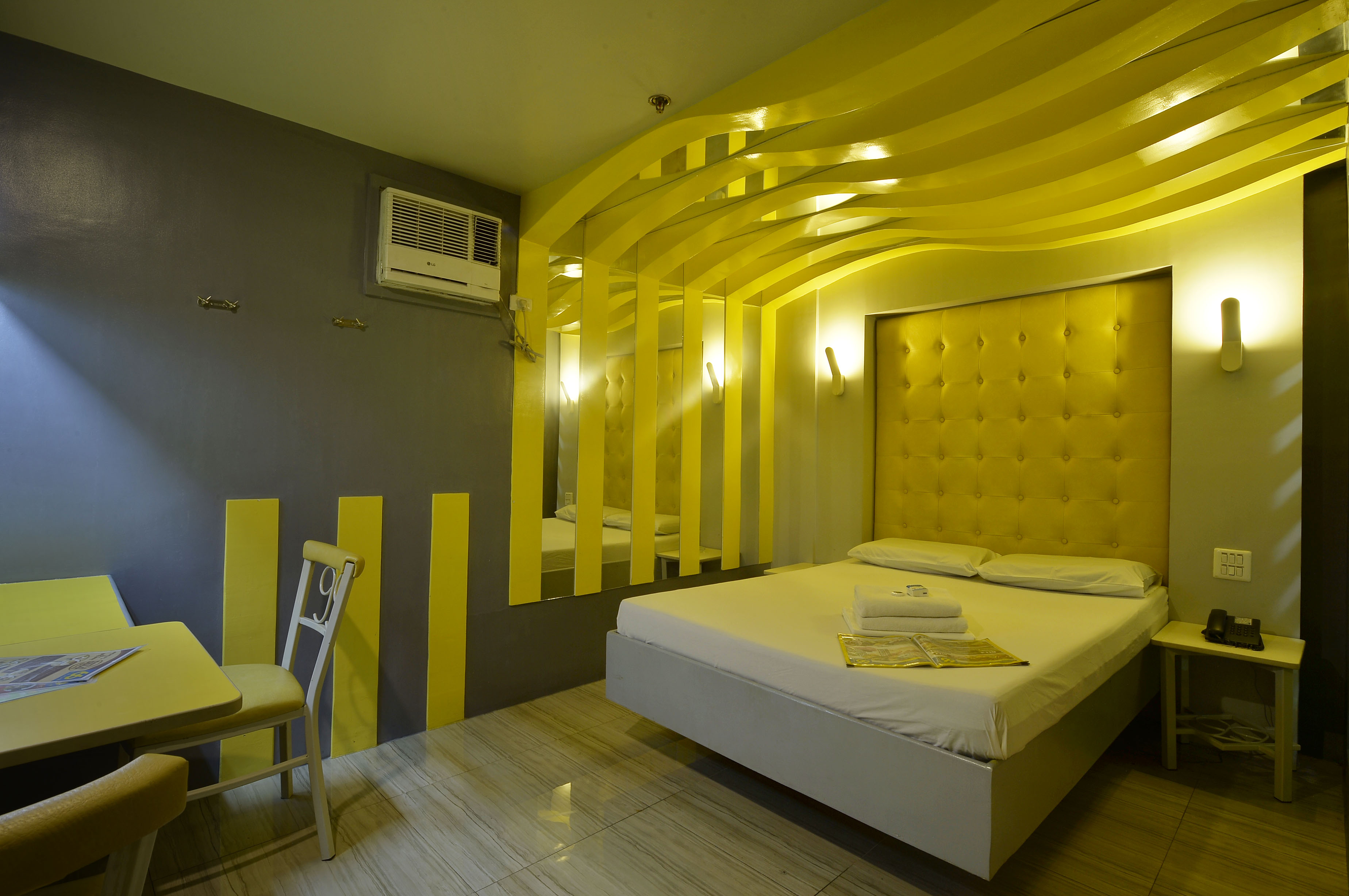 Deluxe Room Monumento hotel 99 Philippines